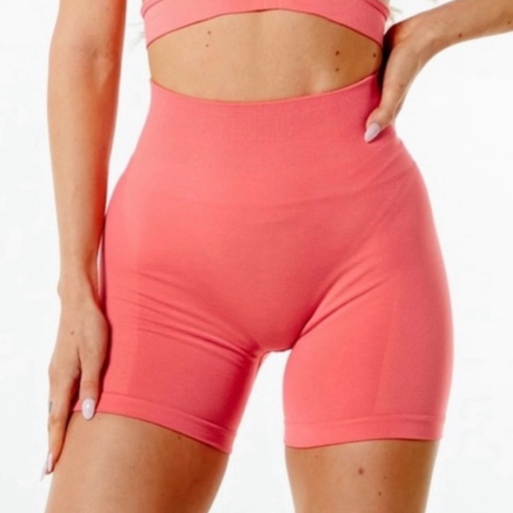 Alphalete Coral Pink High Waisted Amplify Bike Shorts Size Medium 5” Inseam ⭐️